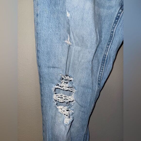 Aeropostale Light wash High rise Distressed Mom Jeans size 4 #719 - Picture 3 of 12